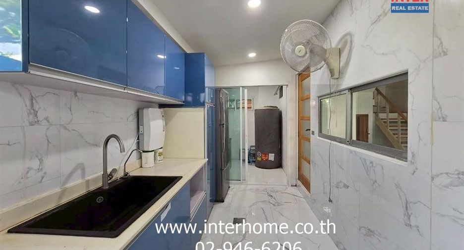 For sale 3 bedrooms townhouse in Lat Phrao, Bangkok