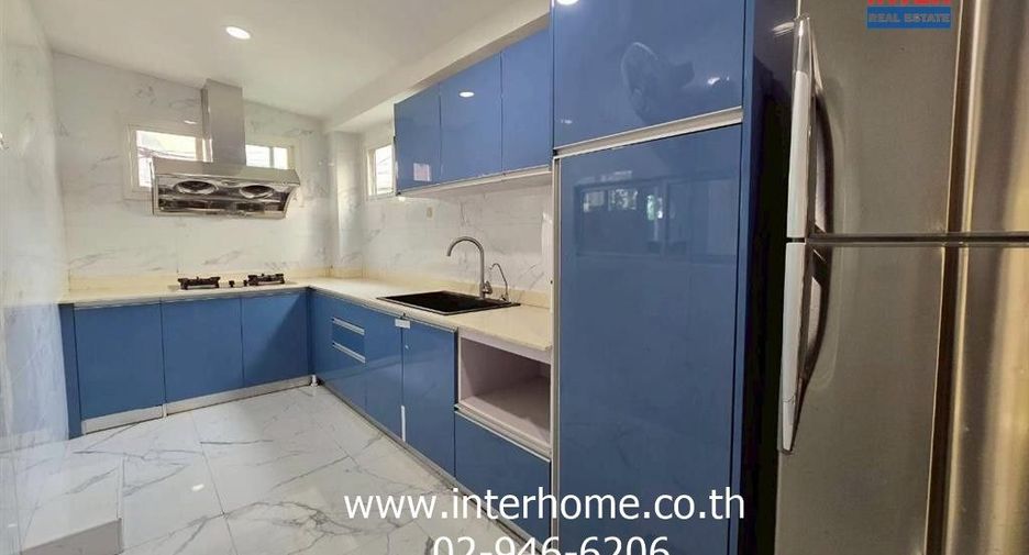 For sale 3 bedrooms townhouse in Lat Phrao, Bangkok