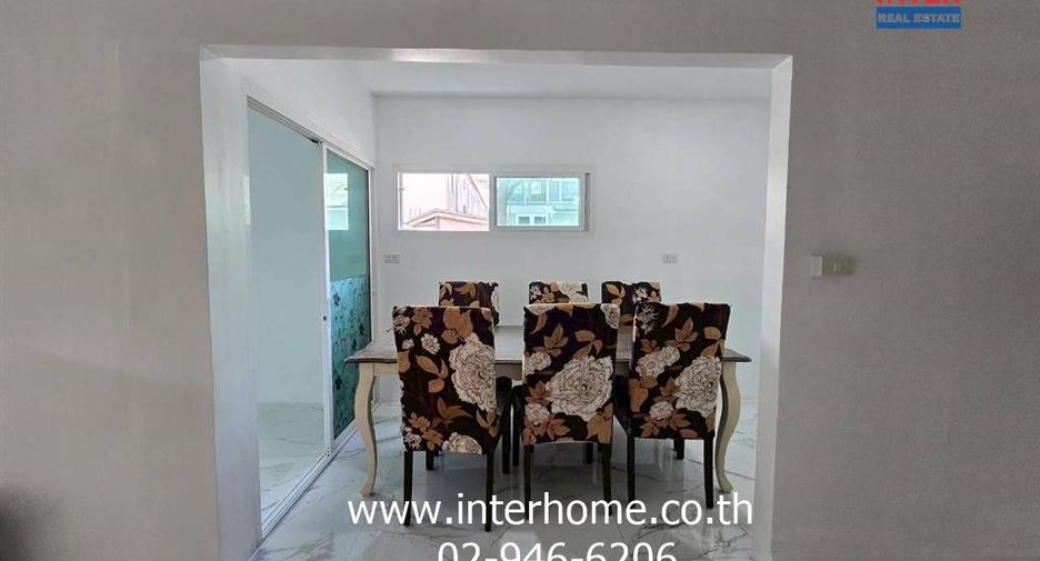 For sale 3 bedrooms townhouse in Lat Phrao, Bangkok