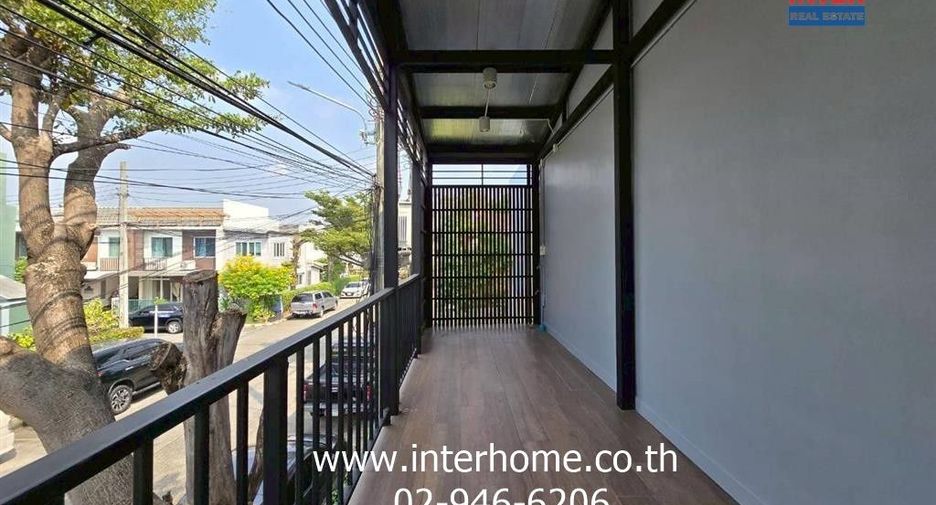 For sale 3 bedrooms townhouse in Lat Phrao, Bangkok