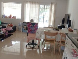 出售 2 卧室 联排别墅 在 Phra Samut Chedi, Samut Prakan