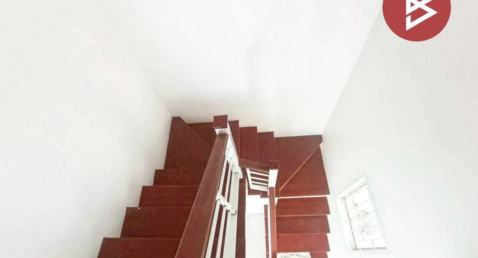 Casa adosada en venta de 3 habitaciones en Thung Khru, Bangkok