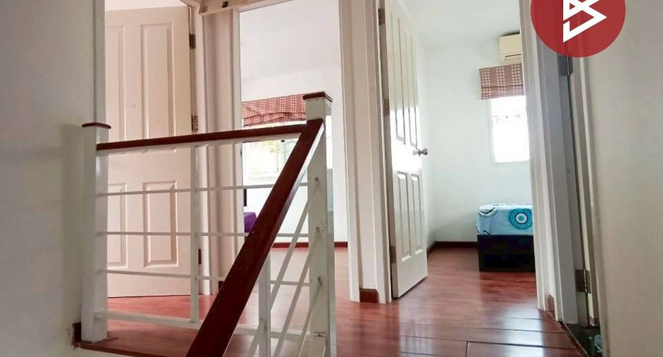 Casa adosada en venta de 3 habitaciones en Thung Khru, Bangkok