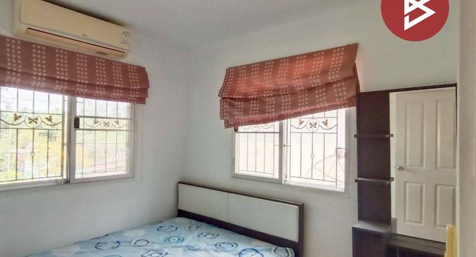Casa adosada en venta de 3 habitaciones en Thung Khru, Bangkok