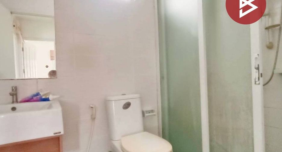Casa adosada en venta de 3 habitaciones en Thung Khru, Bangkok