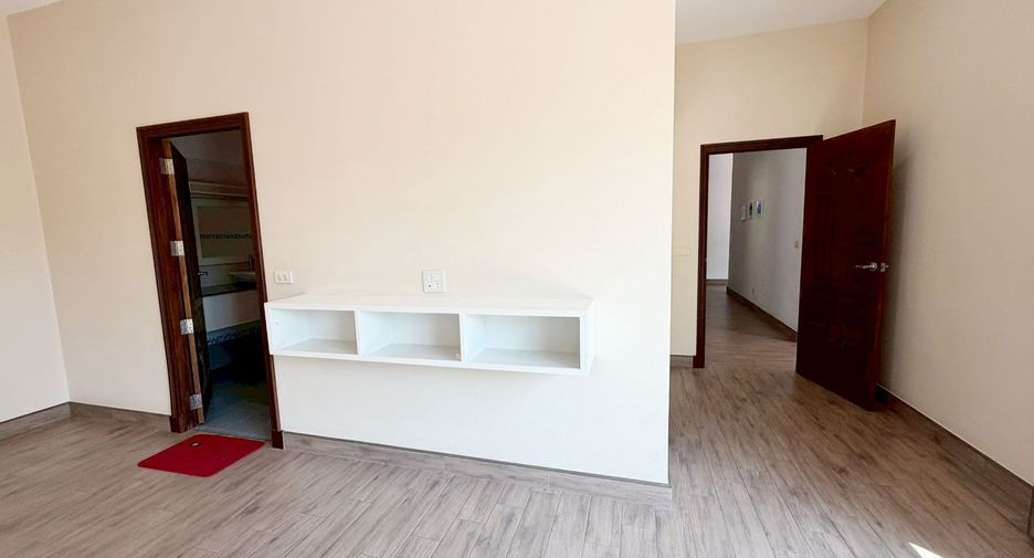 For rent and for sale 3 bedrooms villa in East Pattaya, Pattaya