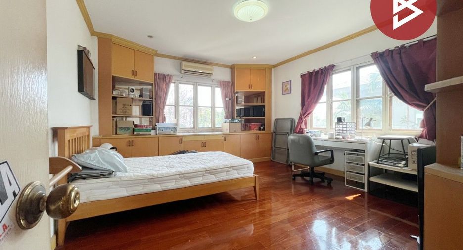 For sale 6 bedrooms house in Mueang Samut Prakan, Samut Prakan