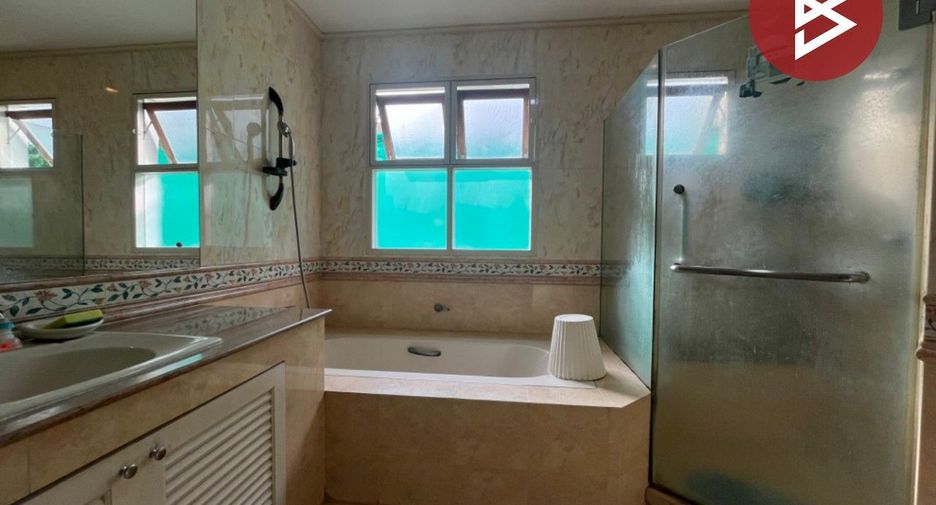 For sale 6 bedrooms house in Mueang Samut Prakan, Samut Prakan