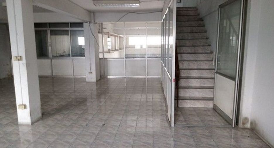Gewerbefläche zum Kauf mit 1 Zimmer in Ban Bueng, Chonburi
