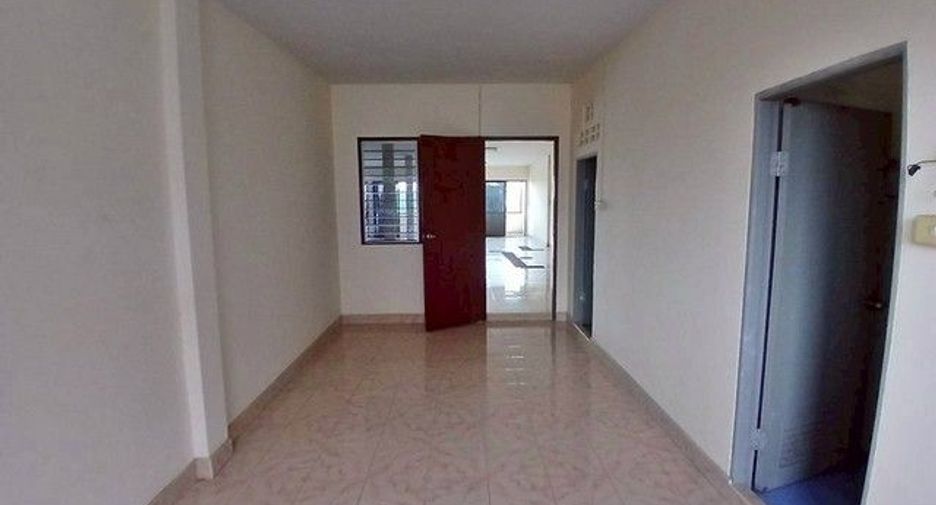 Local comercial en venta de 1 habitaciones en Ban Bueng, Chonburi