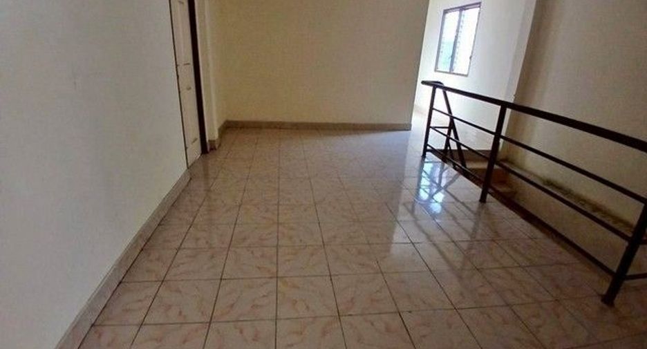 Local comercial en venta de 1 habitaciones en Ban Bueng, Chonburi