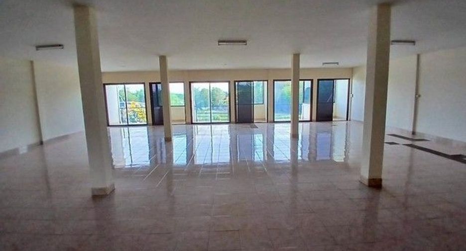 Local comercial en venta de 1 habitaciones en Ban Bueng, Chonburi