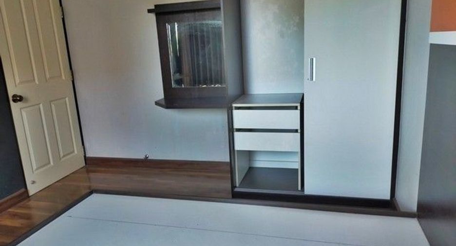 Condo en venta de 1 habitaciones en Ban Bueng, Chonburi