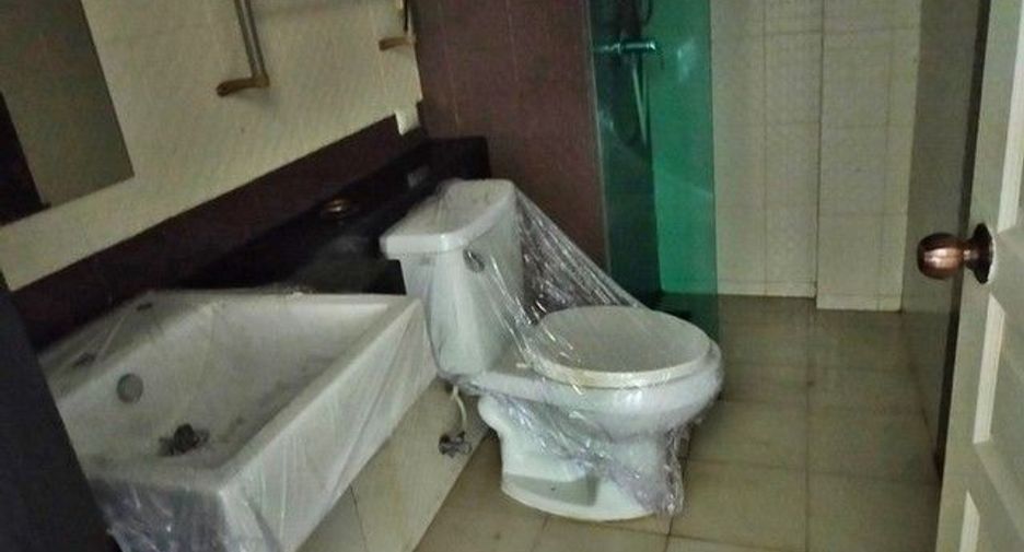 Condo en venta de 1 habitaciones en Ban Bueng, Chonburi