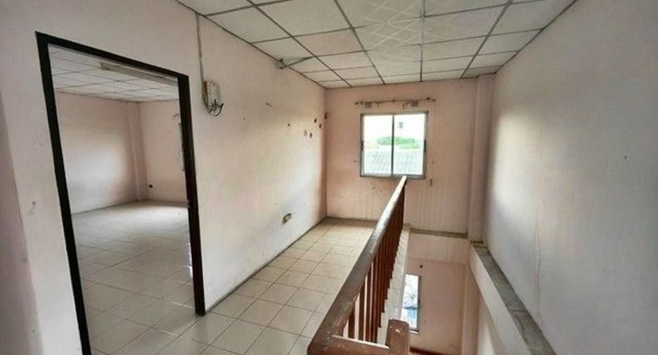 For sale 1 Beds retail Space in Ban Bueng, Chonburi