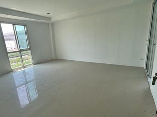À vendre 1 chambre condo à Ban Bueng, Chonburi