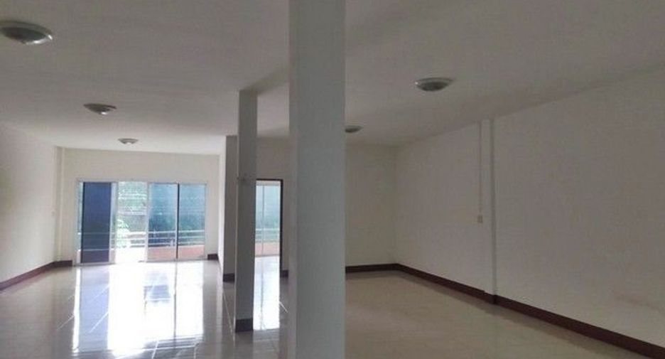 Gewerbefläche zum Kauf mit 1 Zimmer in Mueang Buriram, Buriram