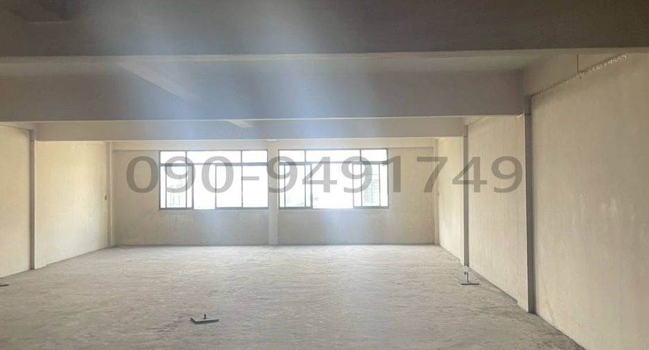 For rent 4 bedrooms retail Space in Mueang Samut Prakan, Samut Prakan