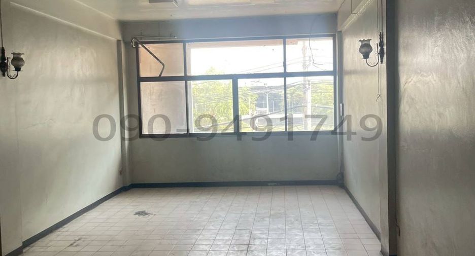 For rent 4 bedrooms retail Space in Mueang Samut Prakan, Samut Prakan