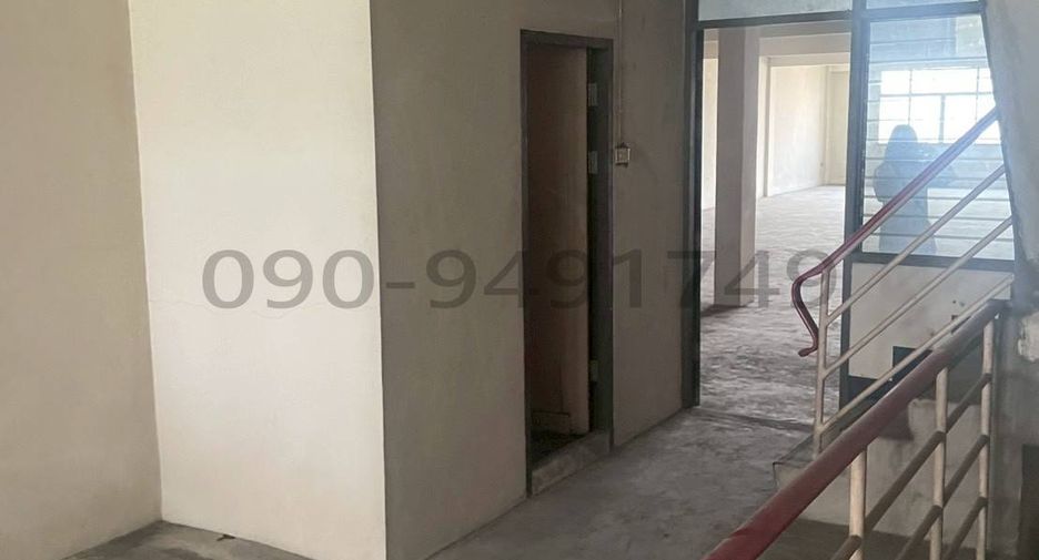 For rent 4 bedrooms retail Space in Mueang Samut Prakan, Samut Prakan