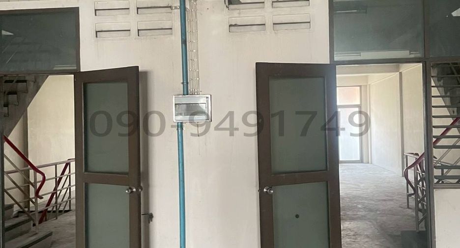 For rent 4 bedrooms retail Space in Mueang Samut Prakan, Samut Prakan