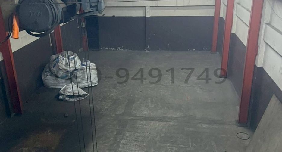 For rent 4 bedrooms retail Space in Mueang Samut Prakan, Samut Prakan