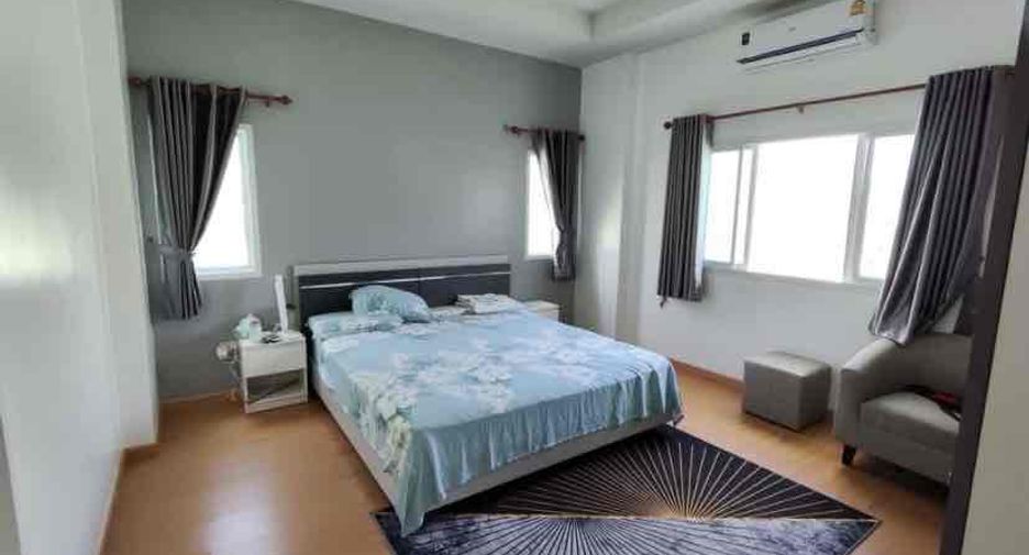 For rent 4 bedrooms villa in Bang Lamung, Chonburi