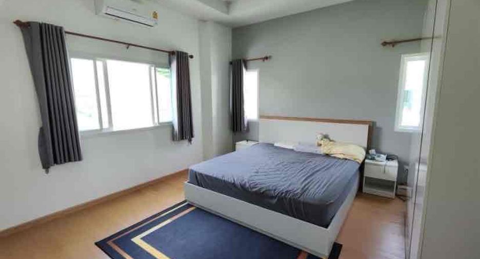 For rent 4 bedrooms villa in Bang Lamung, Chonburi