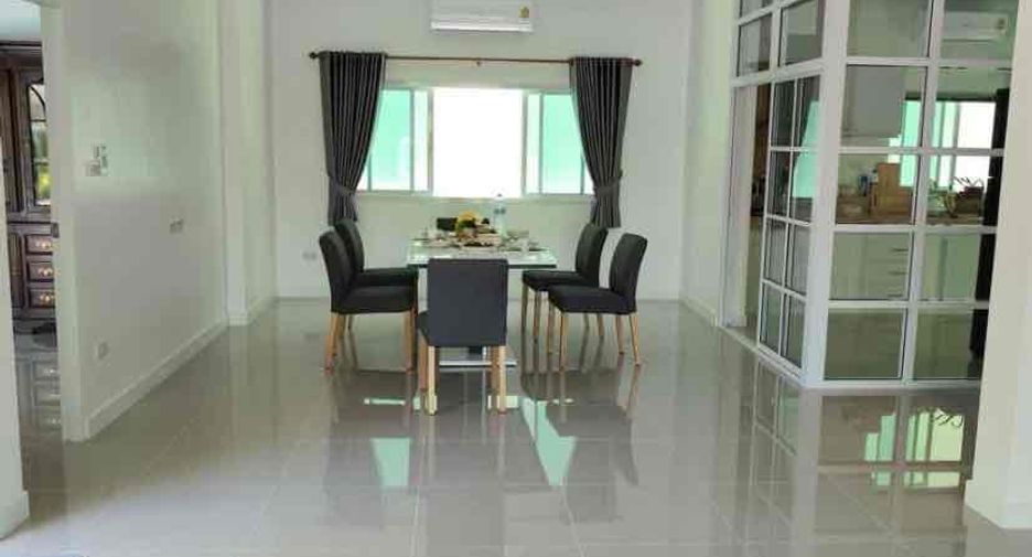 For rent 4 bedrooms villa in Bang Lamung, Chonburi