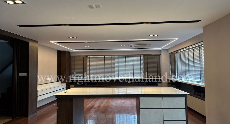 For rent and for sale 3 bedrooms condo in Khlong Toei, Bangkok