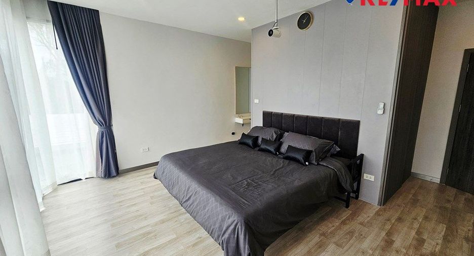 For sale 4 bedrooms house in Bang Lamung, Chonburi