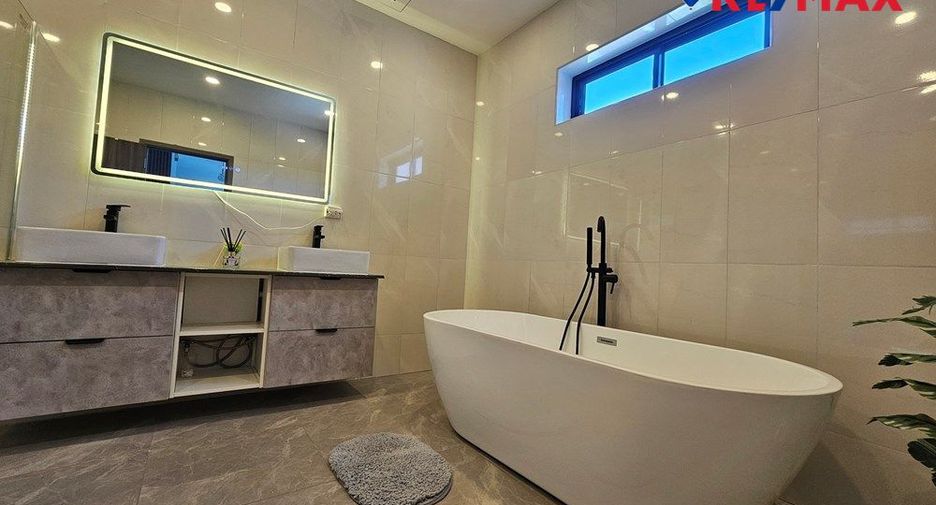 For sale 4 bedrooms house in Bang Lamung, Chonburi
