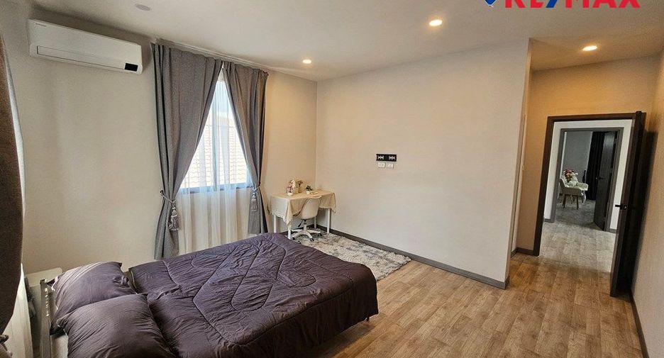 For sale 4 bedrooms house in Bang Lamung, Chonburi