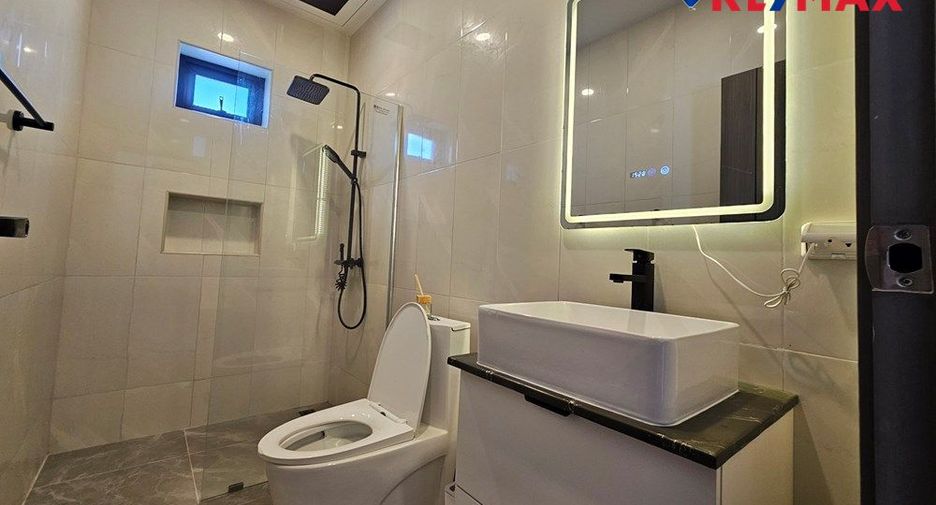 For sale 4 bedrooms house in Bang Lamung, Chonburi