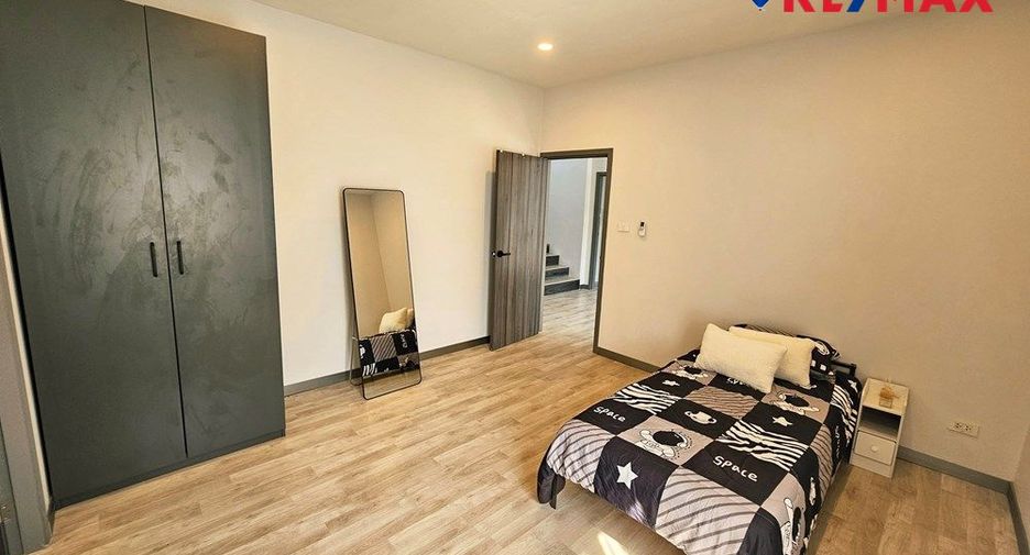 For sale 4 bedrooms house in Bang Lamung, Chonburi