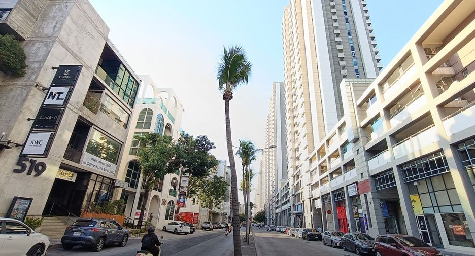 For sale 3 bedrooms condo in Pak Kret, Nonthaburi