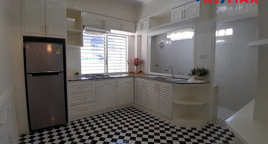 Casa en venta de 5 habitaciones en Bang Lamung, Chonburi