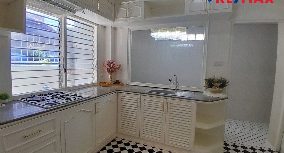 Casa en venta de 5 habitaciones en Bang Lamung, Chonburi