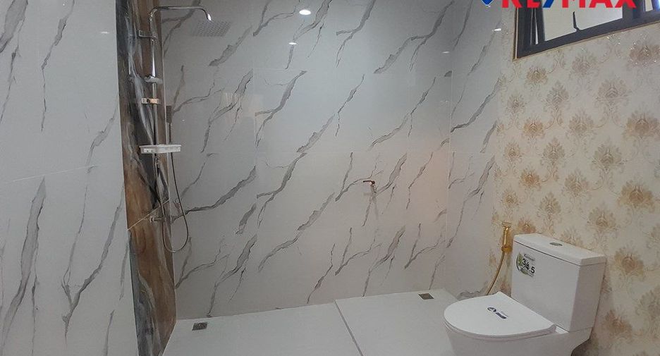 Casa en venta de 5 habitaciones en Bang Lamung, Chonburi