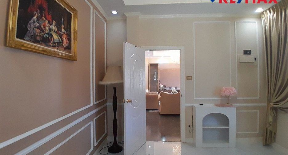 Casa en venta de 5 habitaciones en Bang Lamung, Chonburi