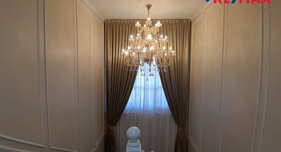 Casa en venta de 5 habitaciones en Bang Lamung, Chonburi