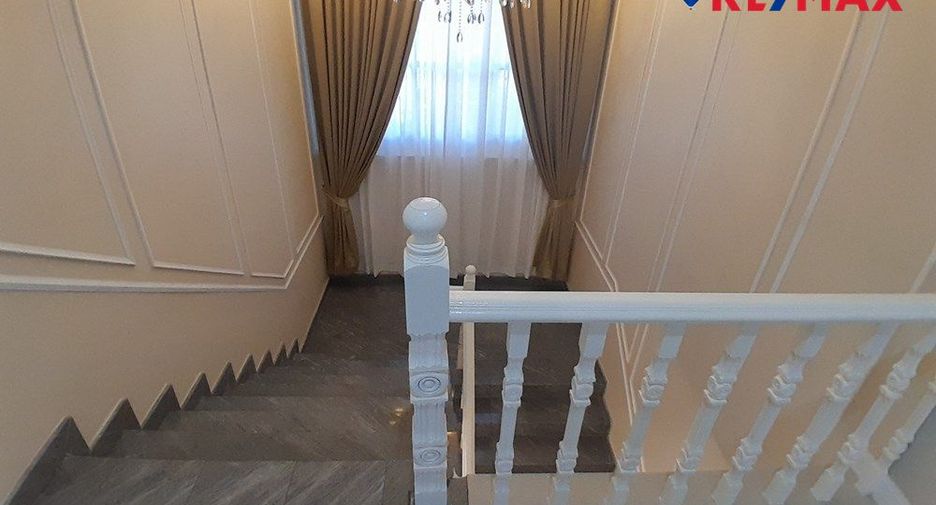 Casa en venta de 5 habitaciones en Bang Lamung, Chonburi