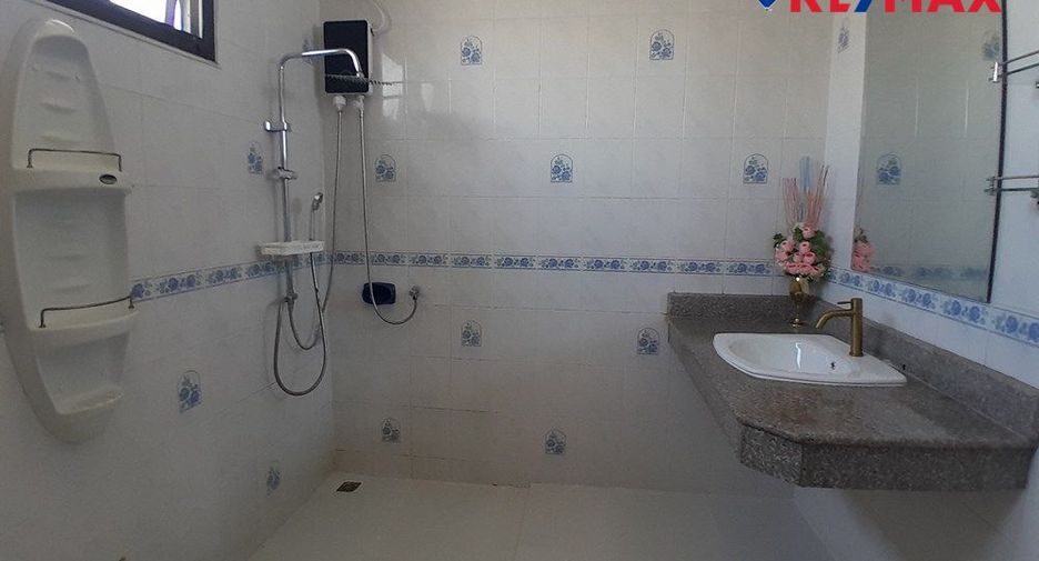Casa en venta de 5 habitaciones en Bang Lamung, Chonburi