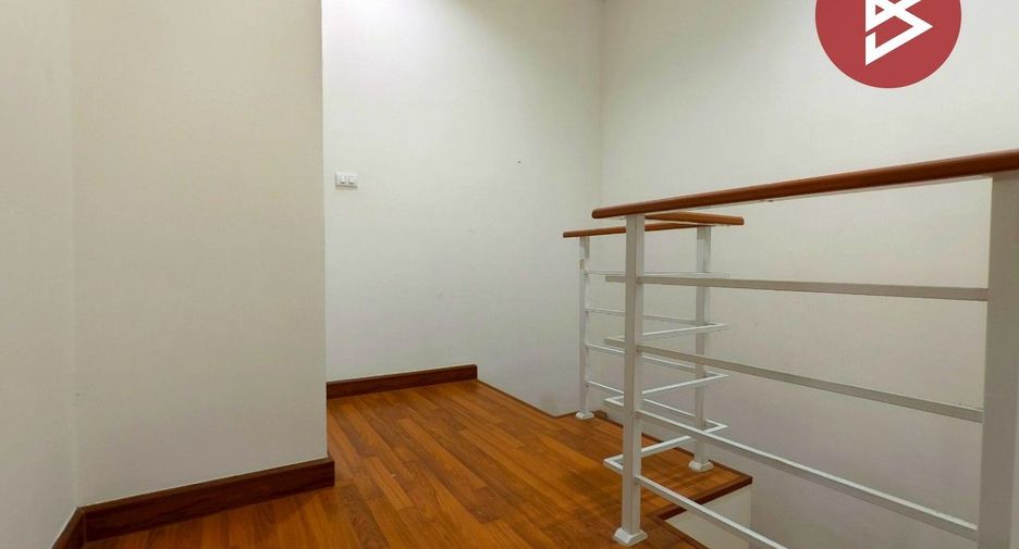 Casa adosada en venta de 4 habitaciones en Mueang Samut Sakhon, Samut Sakhon
