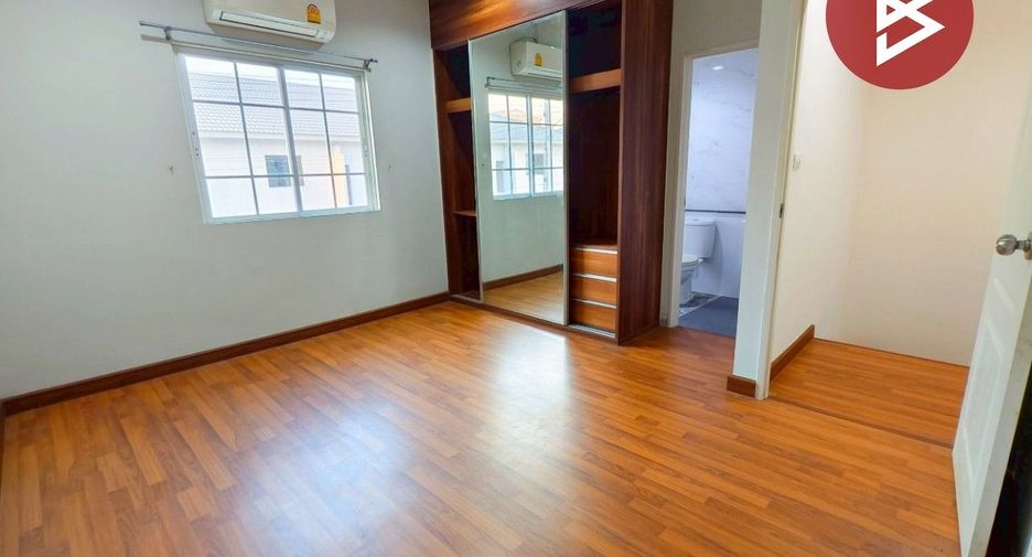 Casa adosada en venta de 4 habitaciones en Mueang Samut Sakhon, Samut Sakhon