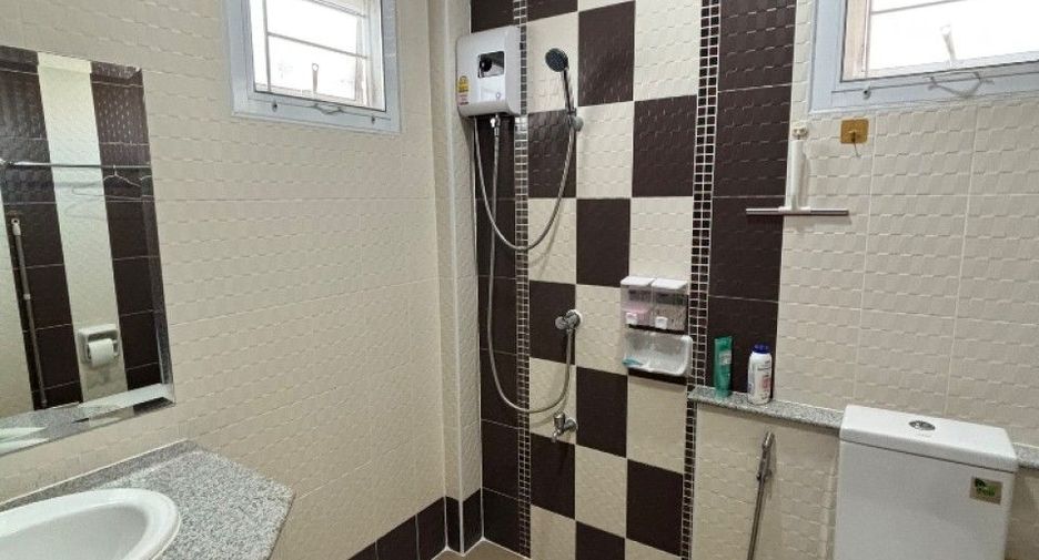 For sale 6 bedrooms house in Ban Bueng, Chonburi