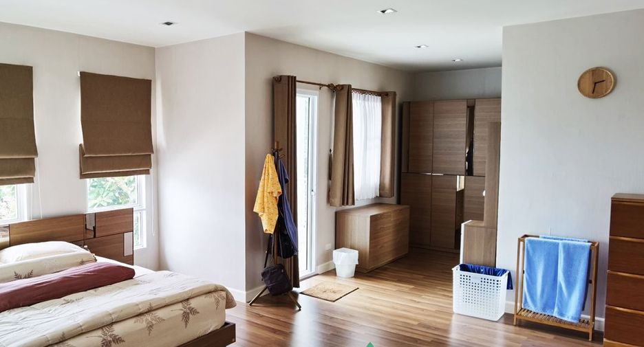 For sale 4 bedrooms house in Khlong Sam Wa, Bangkok