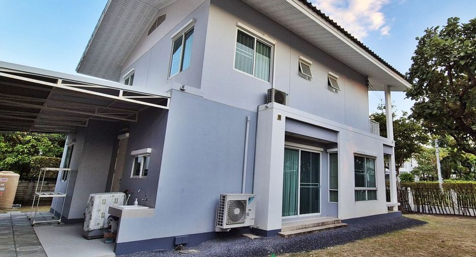 For sale 4 bedrooms house in Khlong Sam Wa, Bangkok