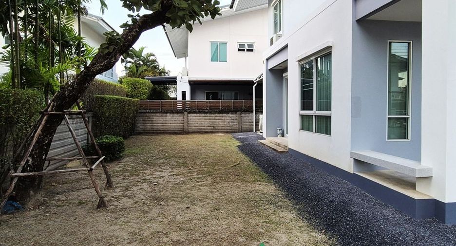 For sale 4 bedrooms house in Khlong Sam Wa, Bangkok