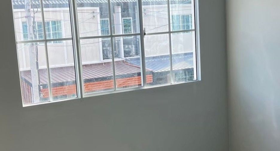 Reihenhaus zum Kauf mit 3 Zimmer in Bang Phli, Samut Prakan
